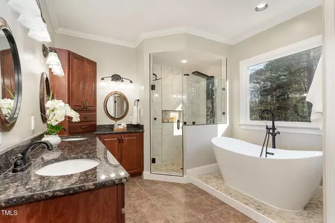 Bath - 5000 Celbridge Pl, Raleigh, NC 27613 photo 2 of 7