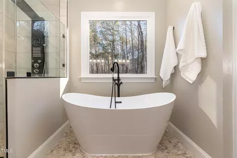 Bath - 5000 Celbridge Pl, Raleigh, NC 27613 photo 3 of 7