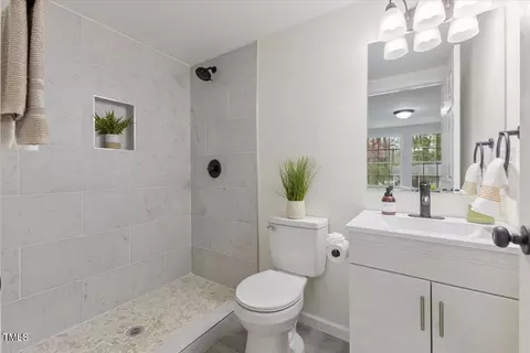 Bath - 409 Avery St, Garner, NC 27529 photo 4 of 6
