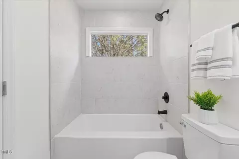 Bath - 409 Avery St, Garner, NC 27529 photo 2 of 6