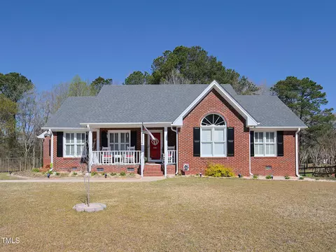 703 E Stanley St, Four Oaks, NC 27524