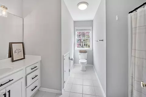Bath - 308 Burnt Pine Ct, Apex, NC 27502 photo 3 of 3