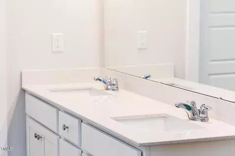Bath - 207 Golfview Ave, Benson, NC 27504 photo 2 of 4