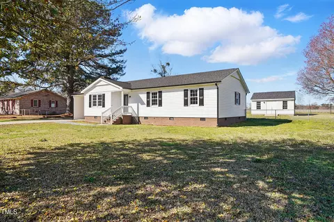 7215 Creekview Ct, Lucama, NC 27851