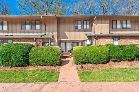 906 Oak Tree Dr, Chapel Hill, NC 27517