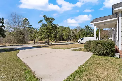 615 S Orange Ave, Dunn, NC 28334 photo 5