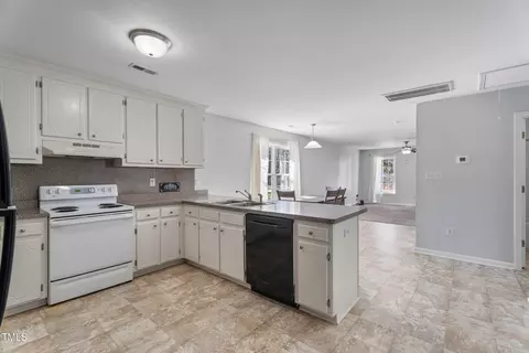 615 S Orange Ave, Dunn, NC 28334 photo 11