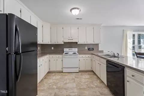 615 S Orange Ave, Dunn, NC 28334 photo 13