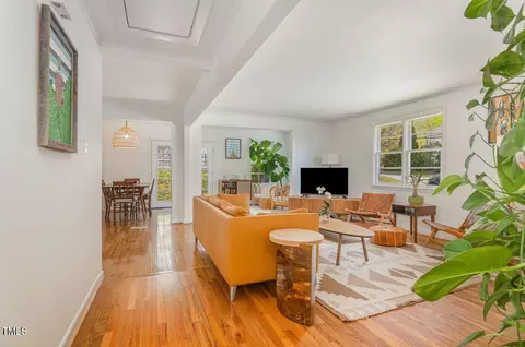 424 S Greensboro St, Carrboro, NC 27510