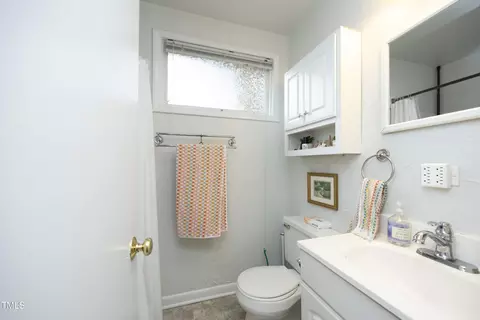 Bath - 609 Tower St, Raleigh, NC 27607 photo 2 of 3