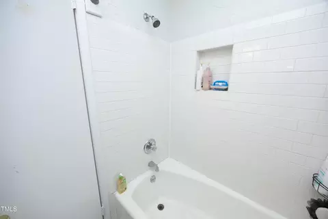 Bath - 609 Tower St, Raleigh, NC 27607 photo 3 of 3