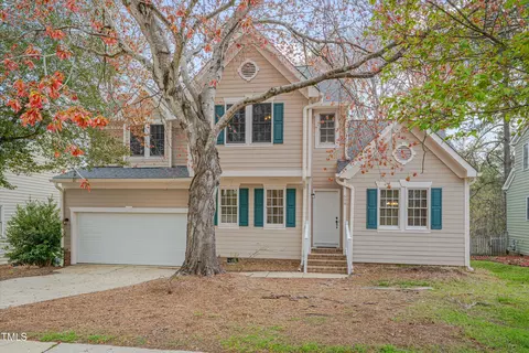 608 Penncross Dr, Raleigh, NC 27610