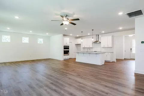 Living - 283 Golfview Ave, Benson, NC 27504 photo 3 of 3