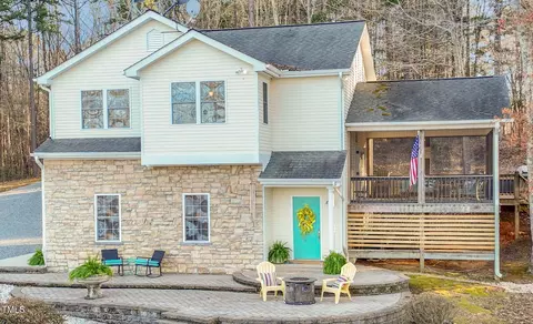 108 Pocus Point Pt, Clarksville, VA 23927