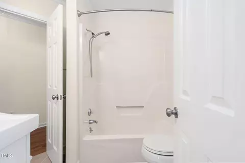 Bath - 107 Boldleaf Ct, Cary, NC 27513 photo 2 of 4