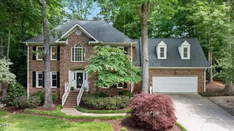 306 Lochside Dr, Cary, NC 27518