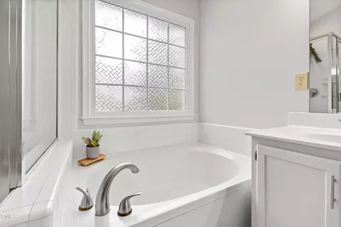 Bath - 9724 Dansington Ct, Raleigh, NC 27615 photo 2 of 5