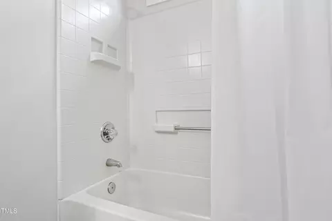 Bath - 9724 Dansington Ct, Raleigh, NC 27615 photo 4 of 5