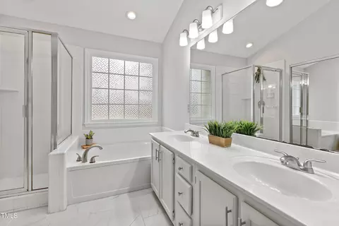 Bath - 9724 Dansington Ct, Raleigh, NC 27615 photo 1 of 5