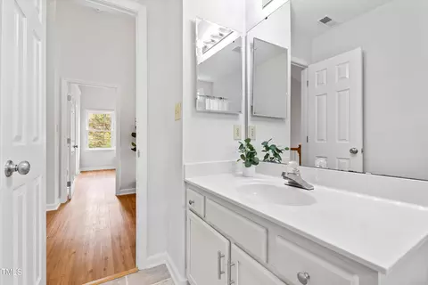 Bath - 9724 Dansington Ct, Raleigh, NC 27615 photo 3 of 5