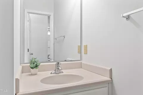 Bath - 9724 Dansington Ct, Raleigh, NC 27615 photo 5 of 5