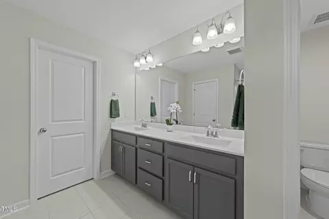 Bath - 118 Lockhaven Dr, Garner, NC 27529 photo 2 of 5