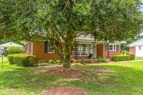500 Rowan Rd, Clinton, NC 28328
