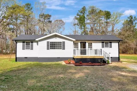 225 James Edward Dr, Roanoke Rapids, NC 27870