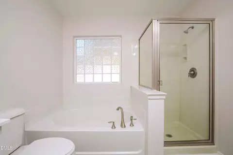 Bath - 613 Ashburn Ln, Durham, NC 27703 photo 2 of 3