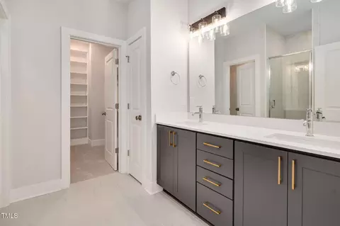 Bath - 2212 Edwin Ave #A, Durham, NC 27705 photo 3 of 4