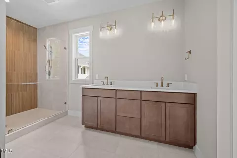 Bath - 2603 Vineyard St, Durham, NC 27707 photo 2 of 8