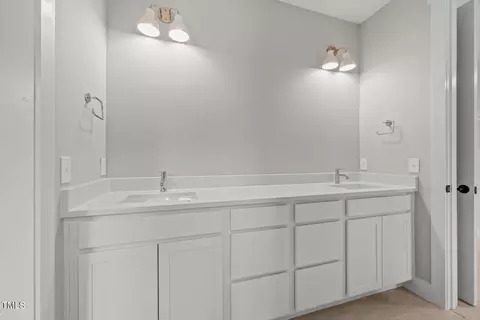 Bath - 2603 Vineyard St, Durham, NC 27707 photo 7 of 8