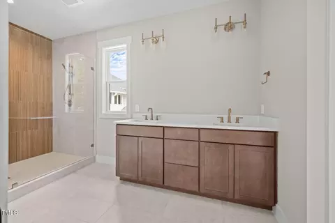 Bath - 2603 Vineyard St, Durham, NC 27707 photo 3 of 8