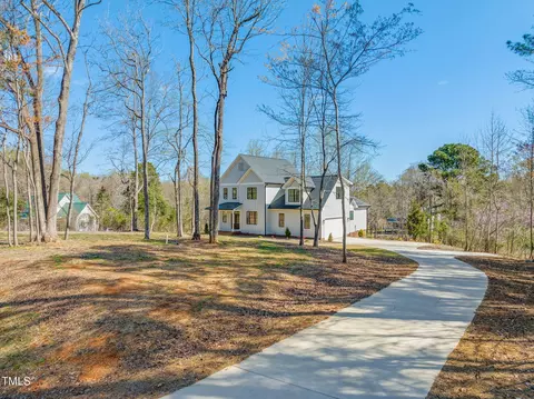 7950 Country Knoll Rd, Bahama, NC 27503