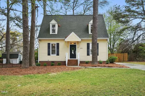 204 Arnold Ln, Fuquay Varina, NC 27526