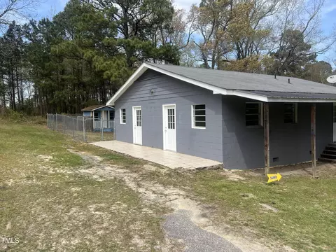5486 B Us Hwy 301, Four Oaks, NC 27524