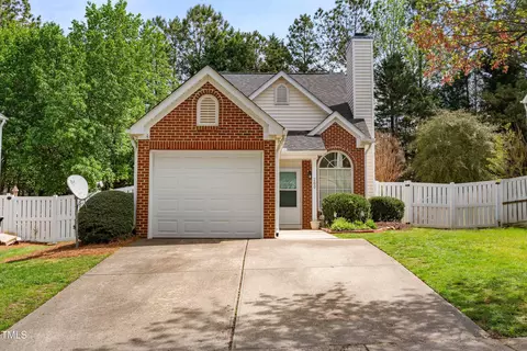 200 Adefield Ln, Holly Springs, NC 27540