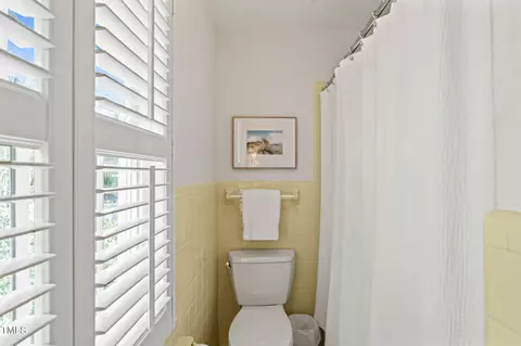 Bath - 3916 Dover Rd, Durham, NC 27707 photo 3 of 5