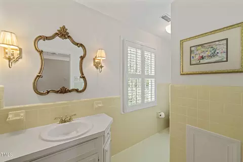 Bath - 3916 Dover Rd, Durham, NC 27707 photo 2 of 5
