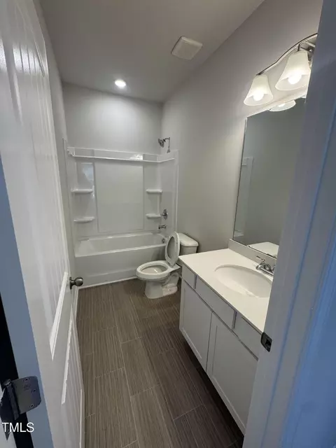Bath - 176 Bruce Dr, Dunn, NC 28334 photo 3 of 6