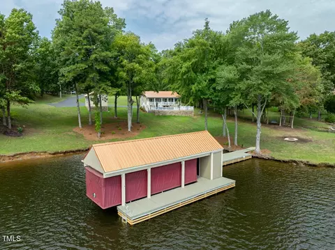 325 St George Ln, Semora, NC 27343