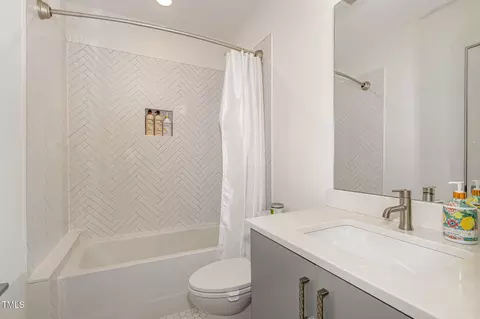 Bath - 607 N Queen St, Durham, NC 27701 photo 4 of 4