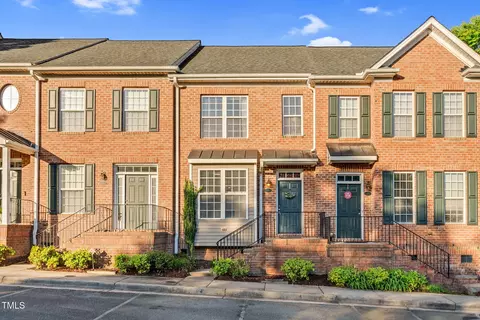 4 Scottish Ln, Durham, NC 27707