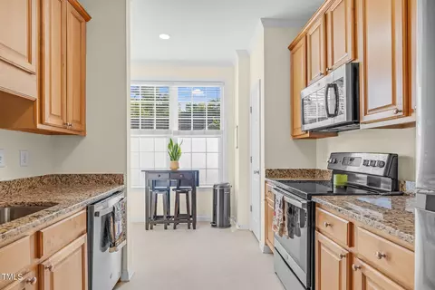 Kitchen - 4 Scottish Ln, Durham, NC 27707 photo 3 of 7