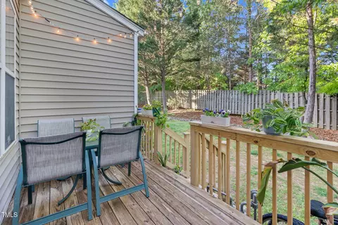 Exterior - 4 Scottish Ln, Durham, NC 27707 photo 5 of 10