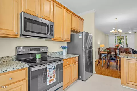 Kitchen - 4 Scottish Ln, Durham, NC 27707 photo 2 of 7