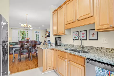 Kitchen - 4 Scottish Ln, Durham, NC 27707 photo 4 of 7