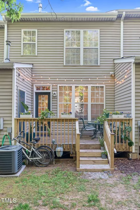 Exterior - 4 Scottish Ln, Durham, NC 27707 photo 8 of 10