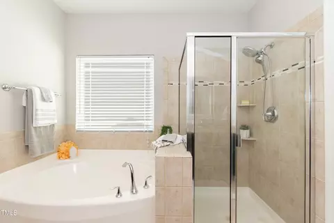 Bath - 3011 September Dr, Durham, NC 27703 photo 3 of 4