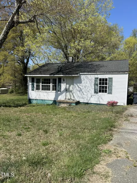 141 N Bullock St, Henderson, NC 27536